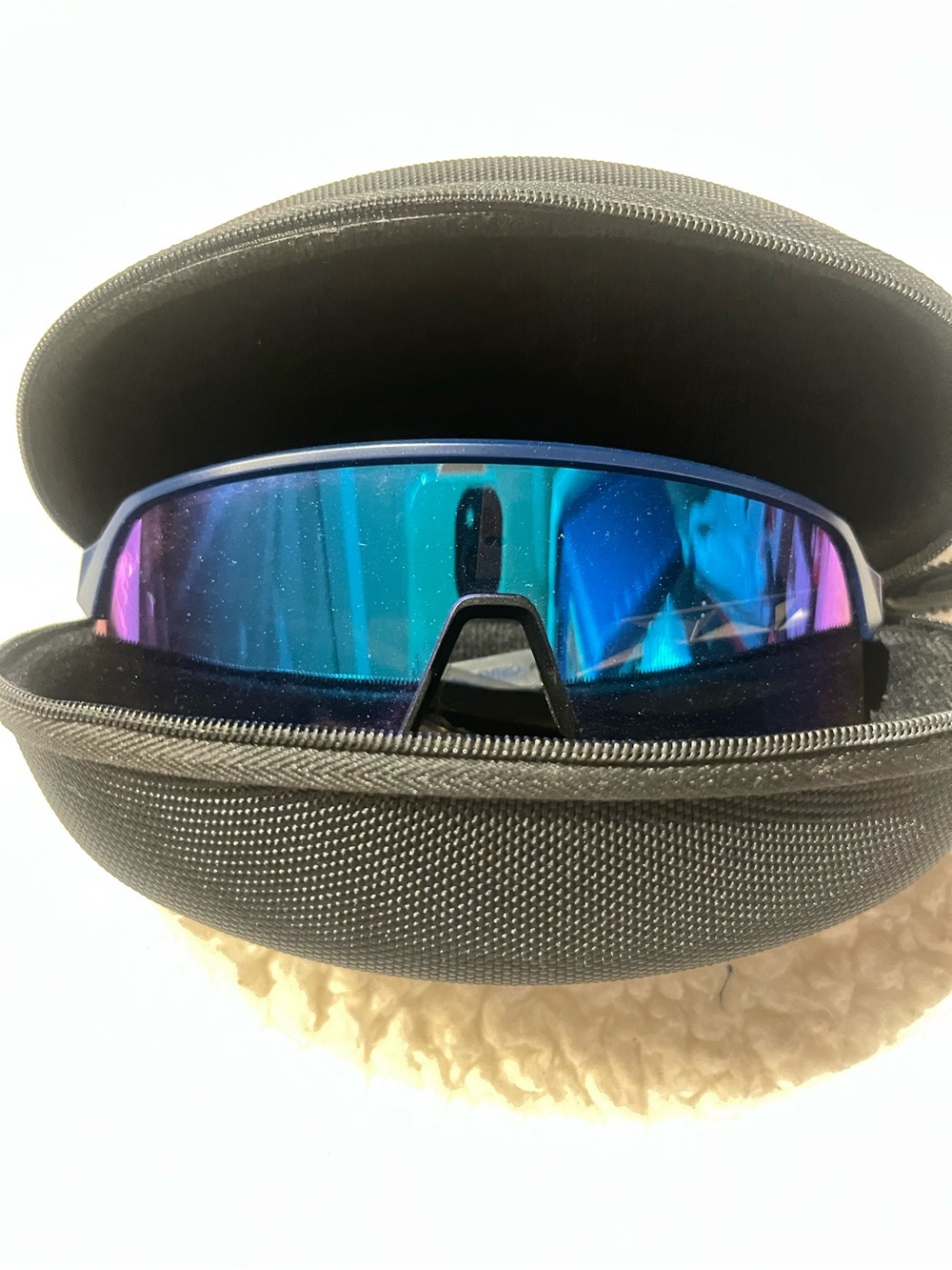 New Oakley Men’s Blue Mirrored Sports Sunglasses - Lightweight Performance.